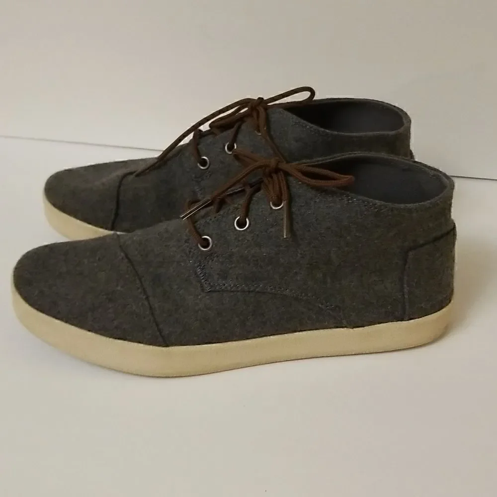 Tom's grey lace up shoes. Size 9.
